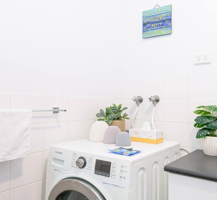 Apartamento Cozy 1 Bedder In St Kilda With Balcony Melburne Exterior foto