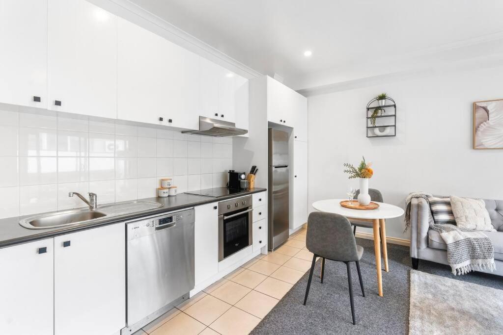 Apartamento Cozy 1 Bedder In St Kilda With Balcony Melburne Exterior foto